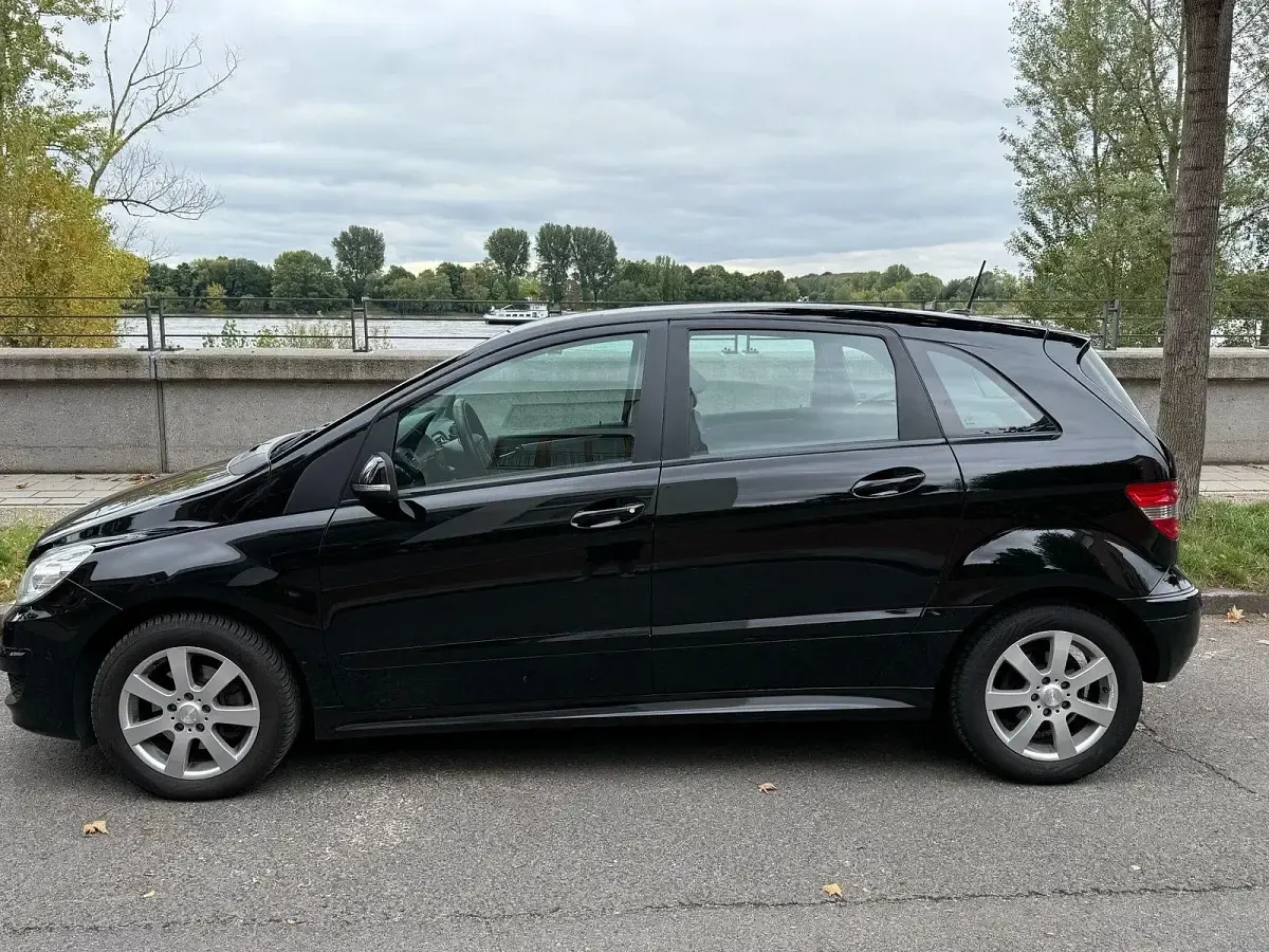 Gebraucht Mercedes B180 116 PS (85 kW) 2010 Schwarz Van / Kleinbus
