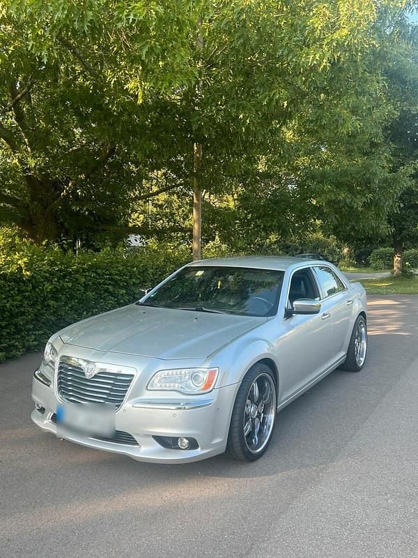 Silber Gebraucht 2013 Chrysler 300C Limousine | 9.200 € (Superpreis) - Bild 1/4