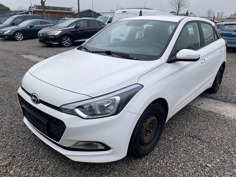 Weiß Gebraucht 2018 Hyundai i20 YES! Kleinwagen | 6.800 € (Guter Preis) - Bild 1/4