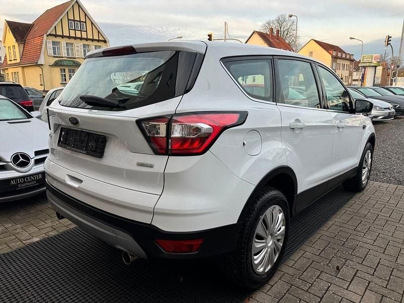 Gebraucht Ford Kuga Trend 120 PS (88 kW) 2018 Weiß SUV