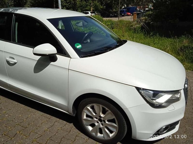 Weiß Gebraucht 2014 Audi A1 Sportback Ambition Kleinwagen | 6.200 € (Superpreis) - Bild 1/4