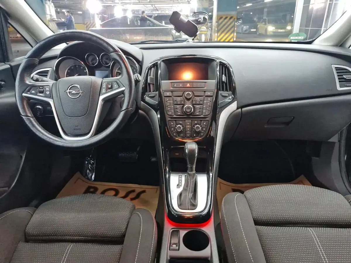 Usata Opel Astra 140 CV (102 kW) 2015 Nero Berlina