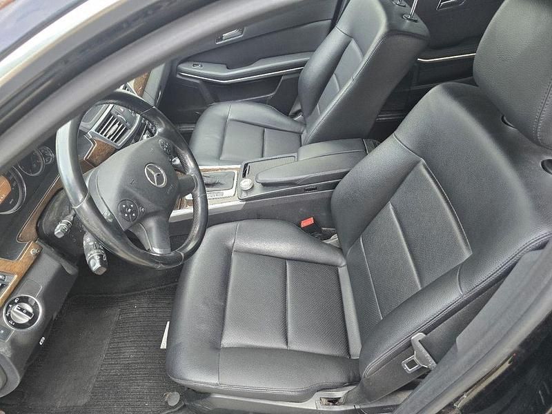 Second-hand Mercedes E250 204 CP (150 kW) 2010 Negru Berlinǎ