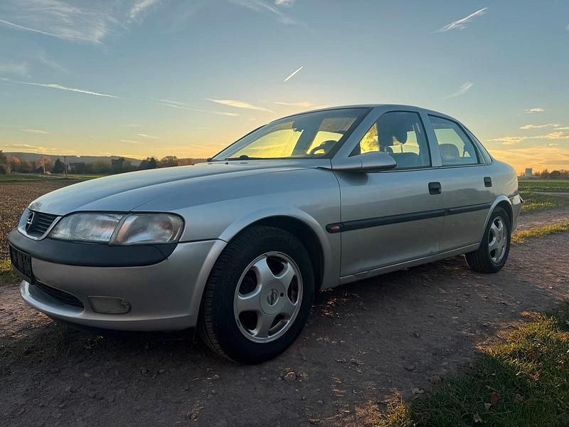 Silber Gebraucht 1998 Opel Vectra Limousine | 1.400 € (Fairer Preis) - Bild 1/4