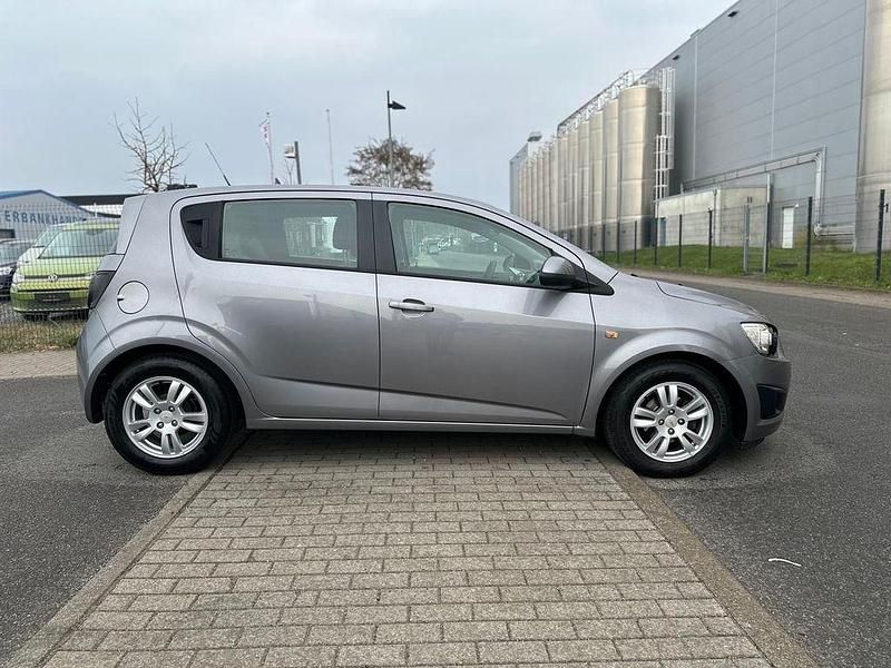 Gebraucht Chevrolet Aveo LT 101 PS (74 kW) 2012 Grau Limousine