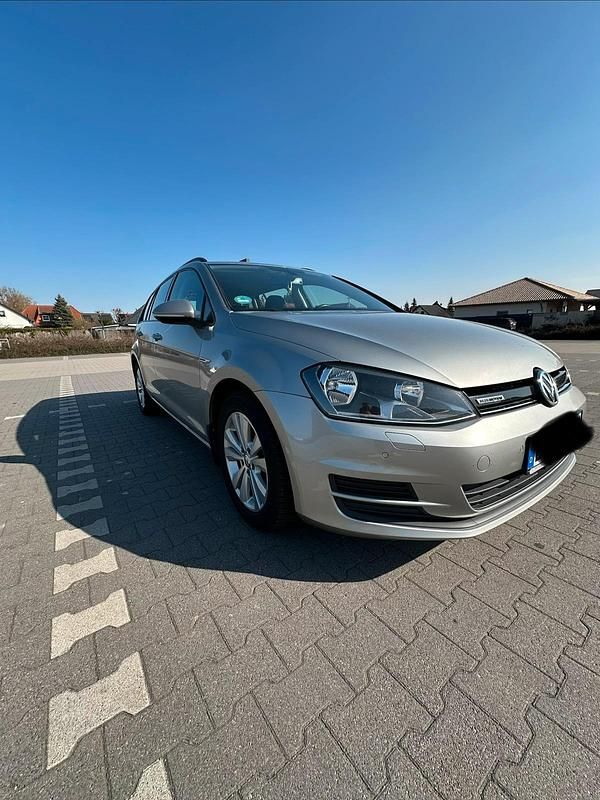 Gebraucht VW Golf VII Trendline 110 PS (80 kW) 2016 Andere farben Kombi