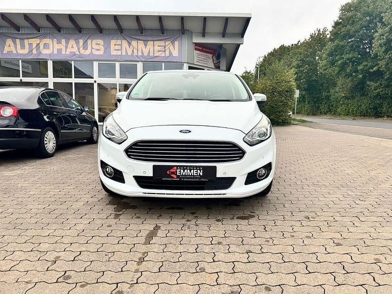 Weiß Gebraucht 2016 Ford S-MAX Titanium Van / Kleinbus | 13.990 € (Guter Preis) - Bild 1/4