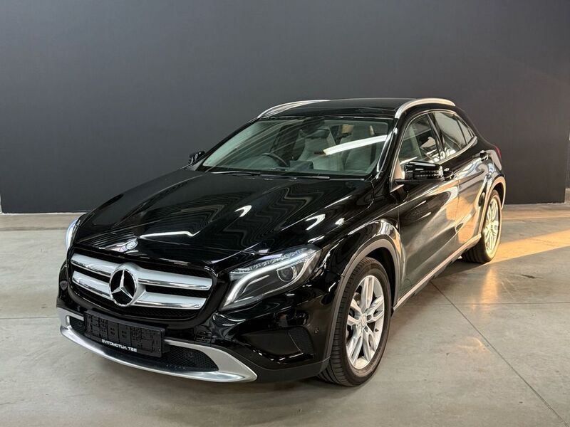 Schwarz Gebraucht 2015 Mercedes GLA200 SUV | 17.900 € (Fairer Preis) - Bild 1/4