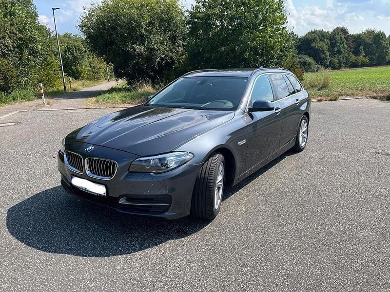 Grau Gebraucht 2016 BMW 518 Kombi | 16.900 € (Fairer Preis) - Bild 1/4