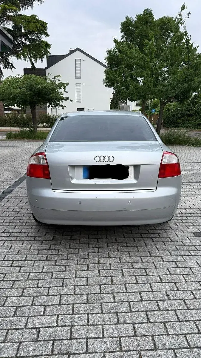 Gebraucht Audi A4 131 PS (96 kW) 2003 Silber Limousine