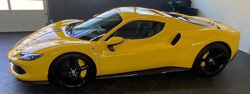 Gebraucht Ferrari 296 829 PS (609 kW) 2025 Gelb Cabrio