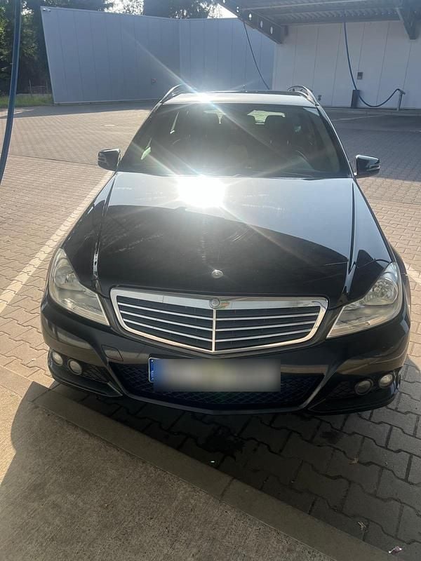 Schwarz Gebraucht 2011 Mercedes C220 Kombi | 5.000 € (Superpreis) - Bild 1/4