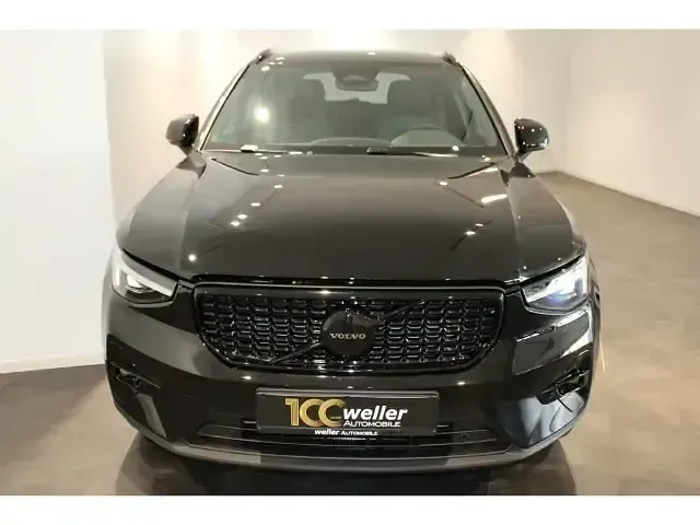 Neu Volvo XC40 Plus 197 PS (144 kW) 2025 Schwarz SUV