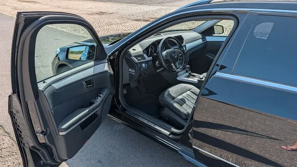 Gebraucht Mercedes E250 204 PS (150 kW) 2010 Schwarz Limousine