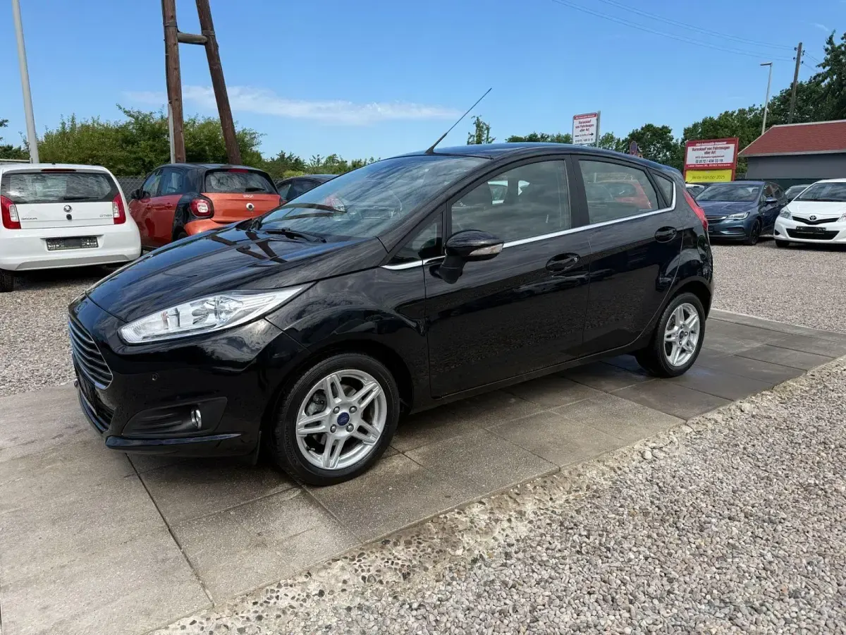 Gebraucht Ford Fiesta Titanium 101 PS (74 kW) 2013 Schwarz Kleinwagen
