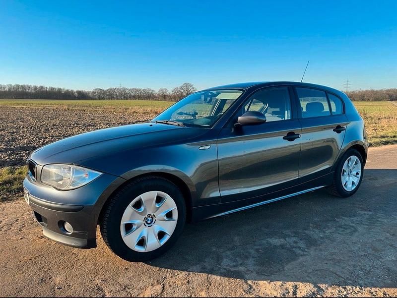 Gebraucht BMW 118 122 PS (89 kW) 2005 Grau Kleinwagen