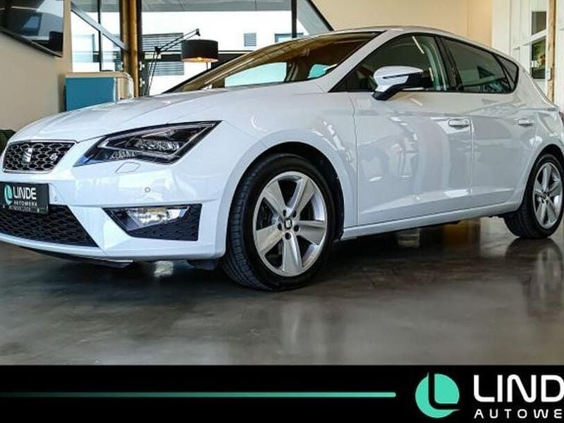 Weiß Gebraucht 2016 Seat Leon FR Limousine | 11.900 € (Fairer Preis) - Bild 1/4