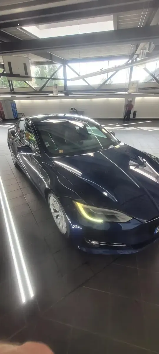 Second-hand Tesla Model S 310 kW (422 CP) 2016 Hatchback