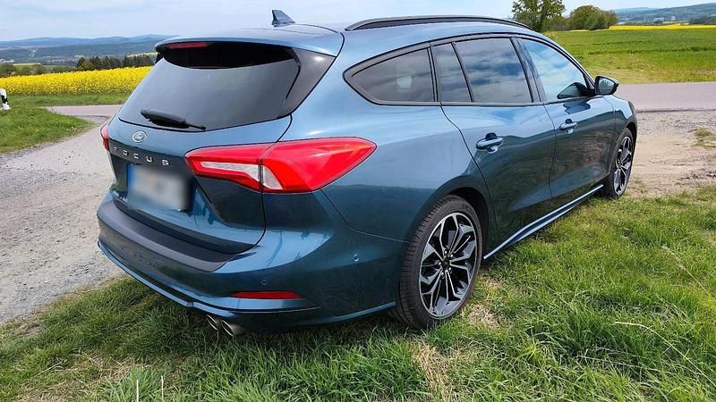 Gebraucht Ford Focus ST-Line 150 PS (110 kW) 2020 Blau Kombi