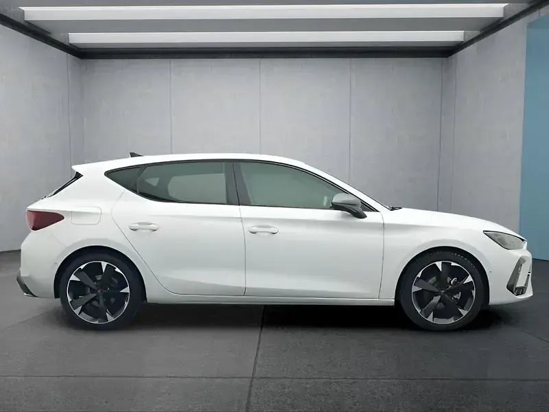 Usata Cupra Leon 150 CV (110 kW) 2025 Bianco Utilitaria