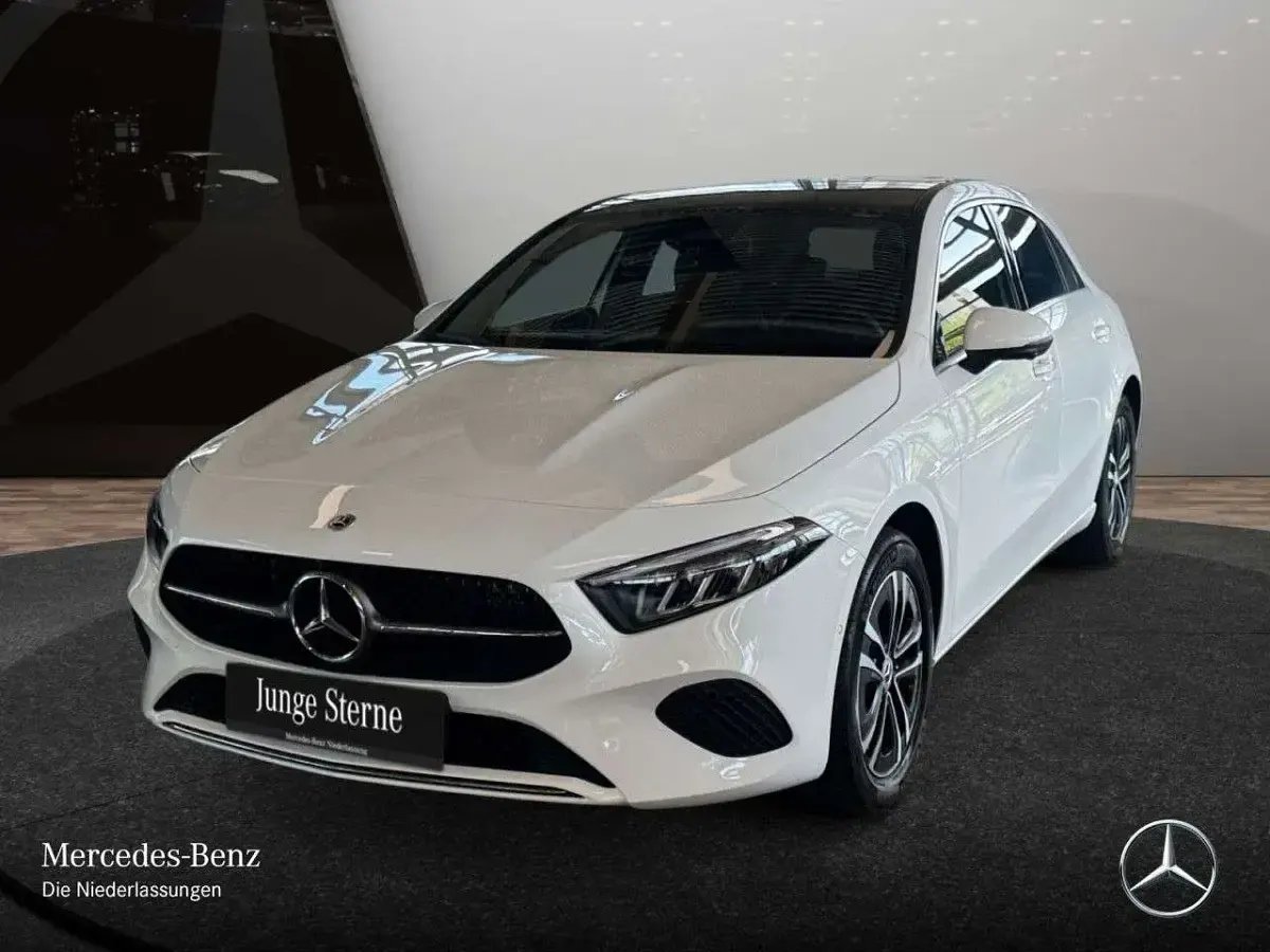 Gebraucht Mercedes A250 Progressive 163 PS (119 kW) 2025 Weiß Limousine