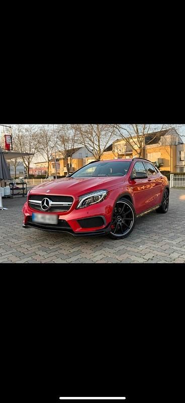 Rot Gebraucht 2016 Mercedes GLA45 AMG AMG SUV | 22.500 € (Fairer Preis) - Bild 1/4
