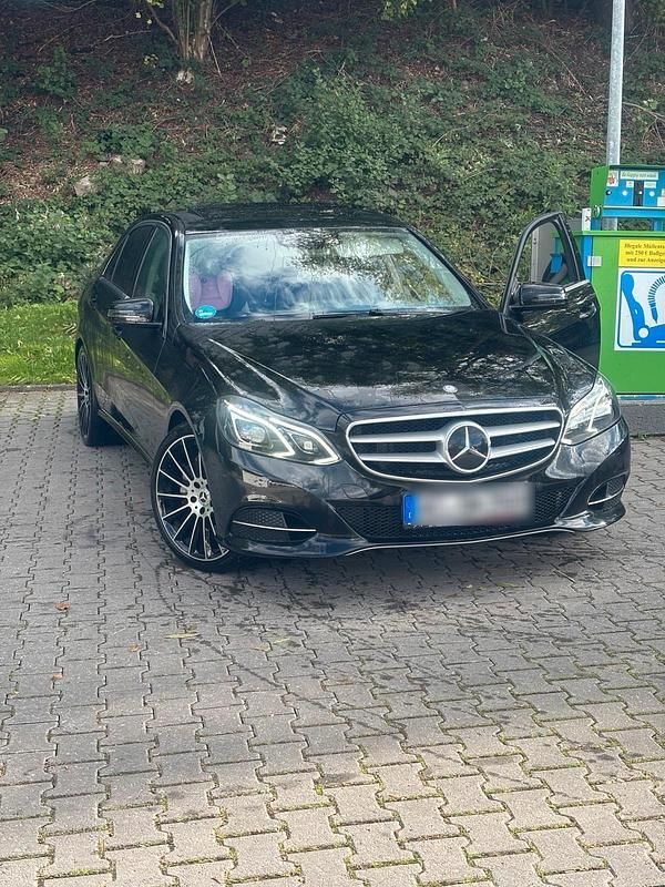 Schwarz Gebraucht 2013 Mercedes E350 Limousine | 16.500 € (Superpreis) - Bild 1/4