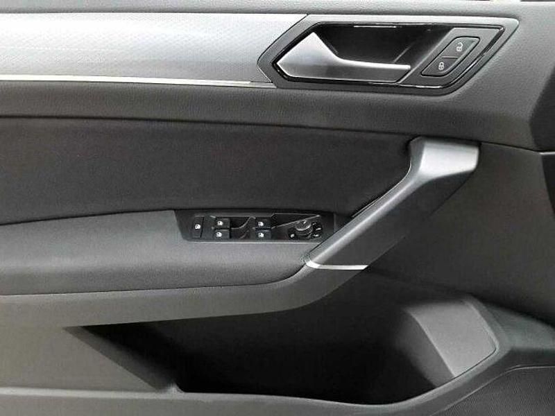 Gebraucht VW Touran Active 122 PS (89 kW) 2022 Reflexsilber metallic Van / Kleinbus