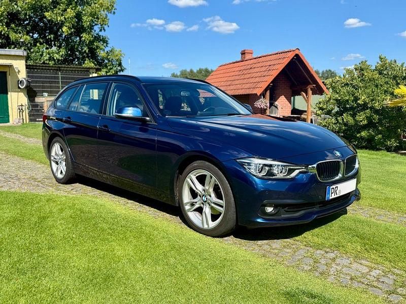 Blau Gebraucht 2016 BMW 320 Advantage Kombi | 12.500 € (Fairer Preis) - Bild 1/4