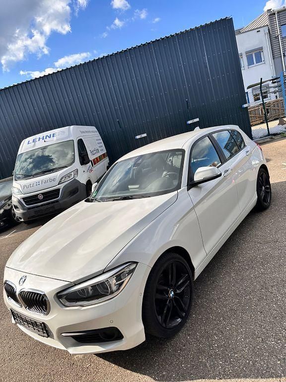 Weiß Gebraucht 2018 BMW 118 Advantage Kleinwagen | 13.800 € (Guter Preis) - Bild 1/4