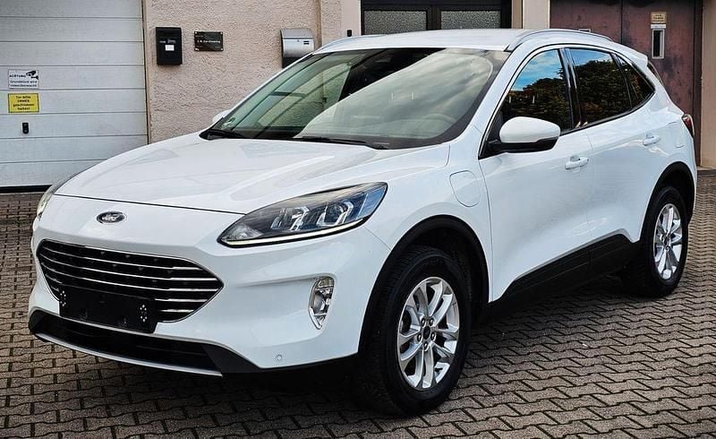 Gebraucht Ford Kuga Titanium 224 PS (164 kW) 2022 Weiß SUV