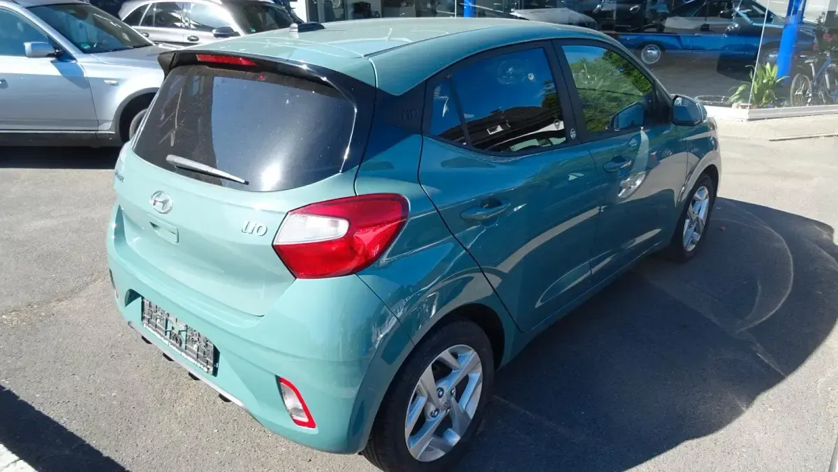 Gebraucht Hyundai i10 67 PS (49 kW) 2022 Grün Kleinwagen