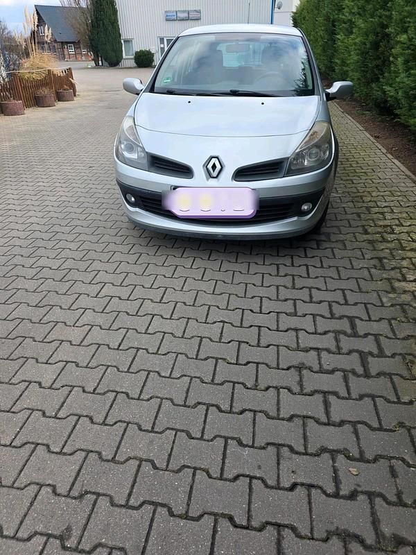 Gebraucht Renault Clio III 88 PS (64 kW) 2006 Silber Limousine