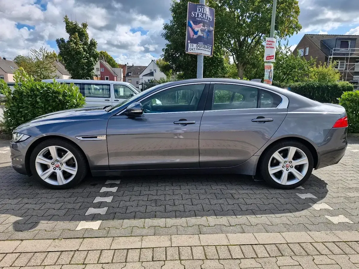Usata Jaguar XE Prestige 180 CV (132 kW) 2016 Grigio Berlina