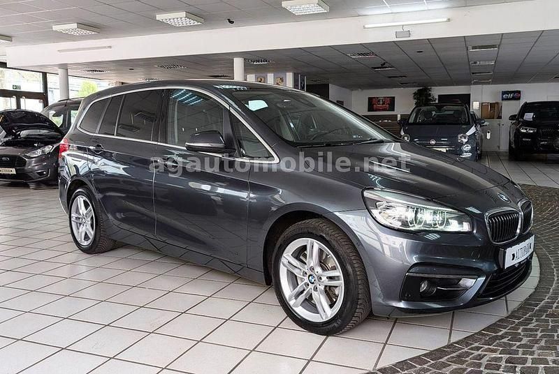 Grau Gebraucht 2016 BMW 220 Luxury Line Van / Kleinbus | 14.899 € (Etwas zu teuer) - Bild 1/4