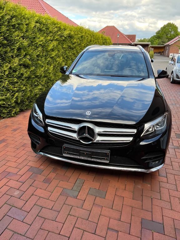 Schwarz Gebraucht 2017 Mercedes GLC350 AMG line SUV | 21.000 € (Guter Preis) - Bild 1/4