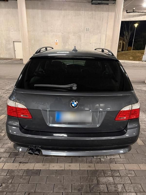 Gebraucht BMW 525 197 PS (144 kW) 2009 Grau Kombi