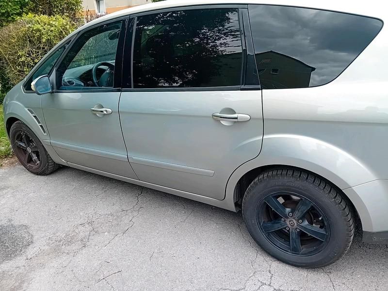 Andere farben Gebraucht 2009 Ford S-MAX S Van / Kleinbus | 3.000 € (Guter Preis) - Bild 1/4
