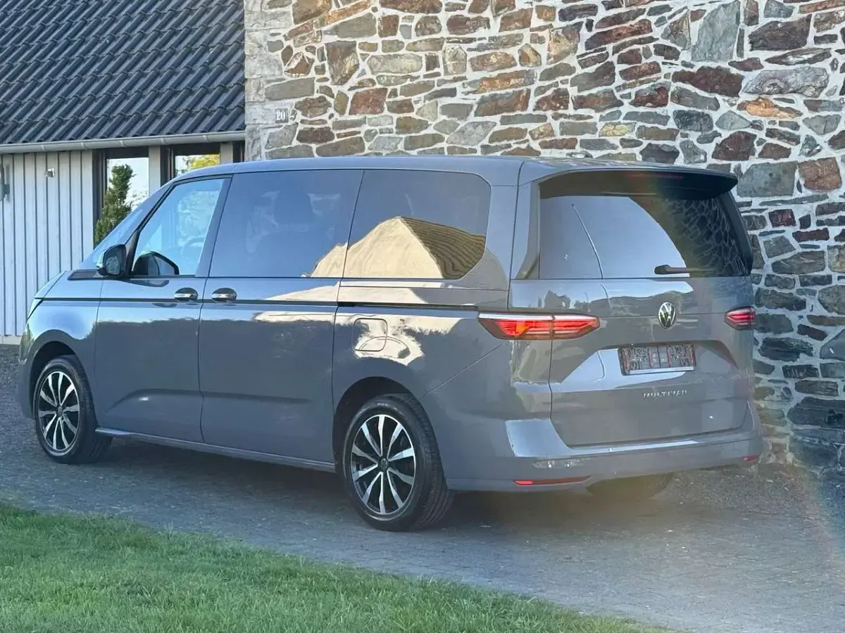 Usata VW Multivan 136 CV (100 kW) 2022 Grigio Monovolume