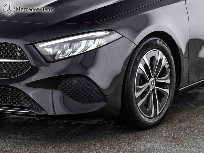 Gebraucht Mercedes A200 Progressive 163 PS (119 kW) 2024 Metalliclack kosmosschwarz Limousine