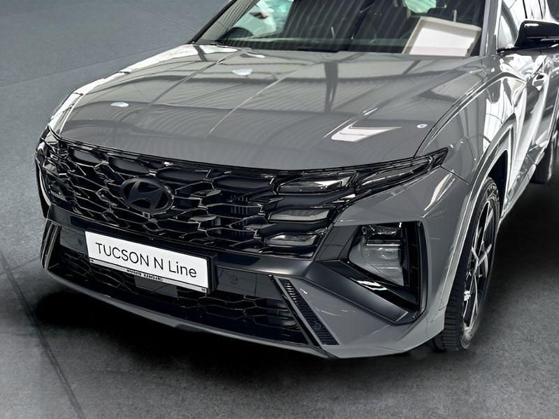 Grau Neu 2025 Hyundai Tucson SUV | 40.899 € (Teuer) - Bild 1/4