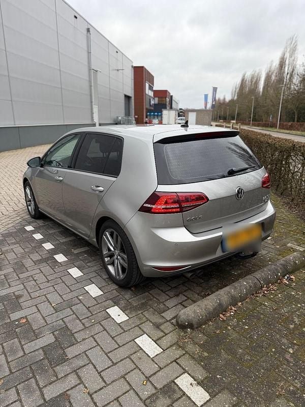 Gebraucht VW Golf VII Highline 150 PS (110 kW) 2015 Grau Limousine