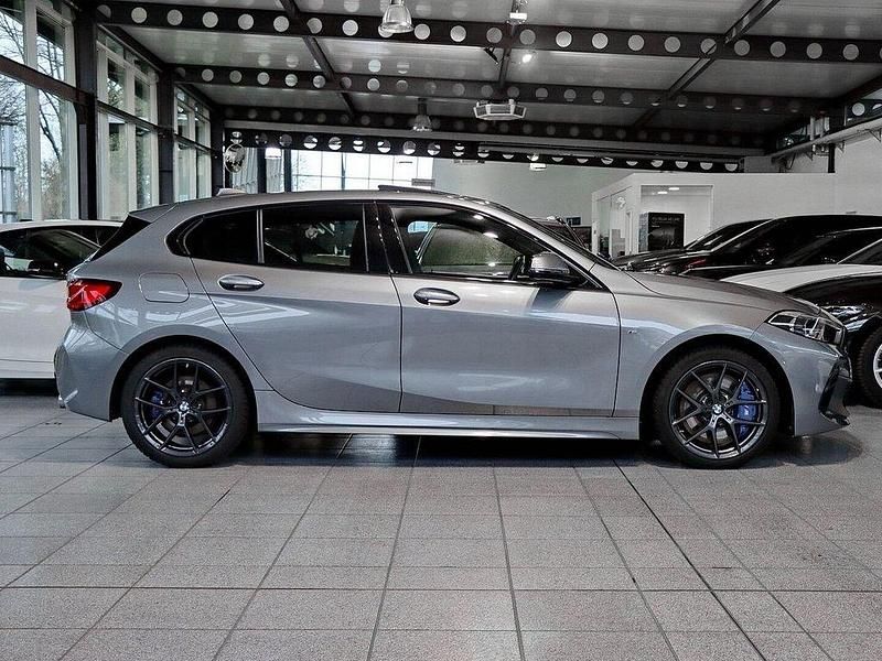 Gebraucht BMW 120 M Sport 190 PS (139 kW) 2023 Skyscraper grau Kleinwagen