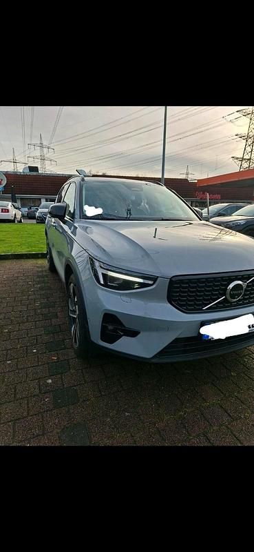 Grau Gebraucht 2024 Volvo XC40 Ultra SUV | 36.300 € (Fairer Preis) - Bild 1/4