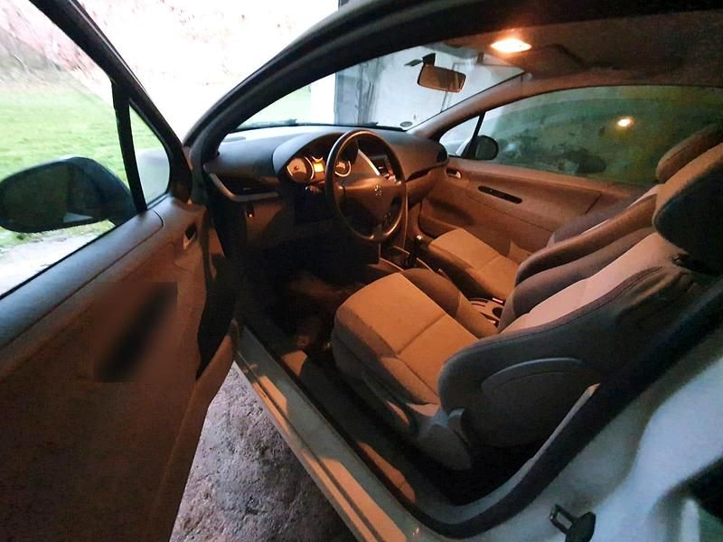 Gebraucht Peugeot 207 95 PS (69 kW) 2008 Weiß Kleinwagen