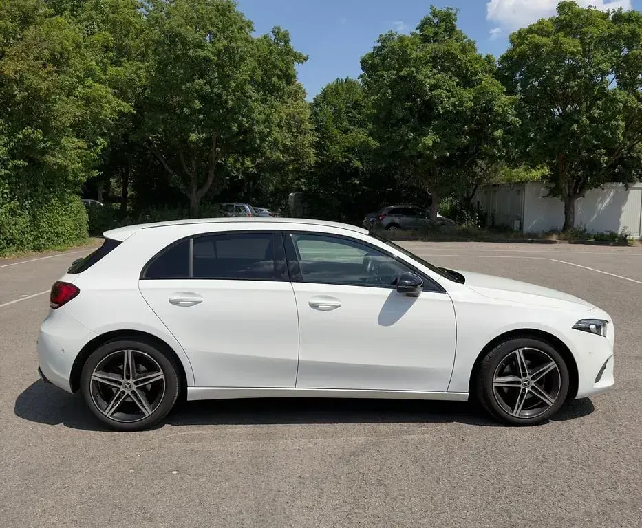 Gebraucht Mercedes A180 Advanced 136 PS (100 kW) 2021 Weiß Limousine
