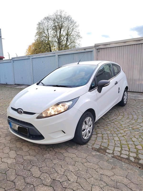 Gebraucht Ford Fiesta 68 PS (50 kW) 2011 Weiß Kleinwagen