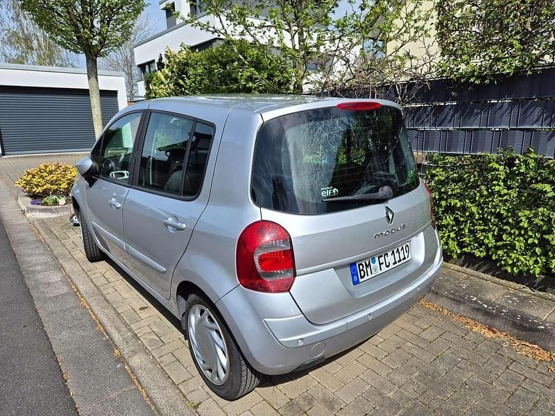 Second-hand Renault Modus Dynamique 75 CP (55 kW) 2009 Argintiu Monovolum