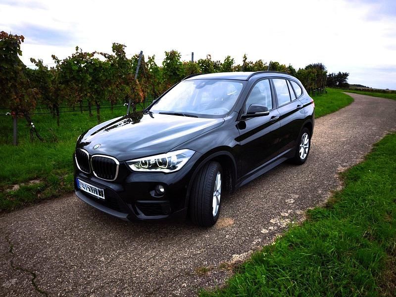Schwarz Gebraucht 2019 BMW X1 Advantage SUV | 19.900 € (Guter Preis) - Bild 1/4