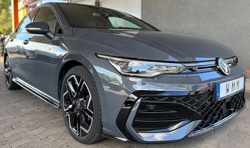 Grau Gebraucht 2025 VW Golf VIII R-line Limousine | 33.999 € (Etwas zu teuer) - Bild 1/4